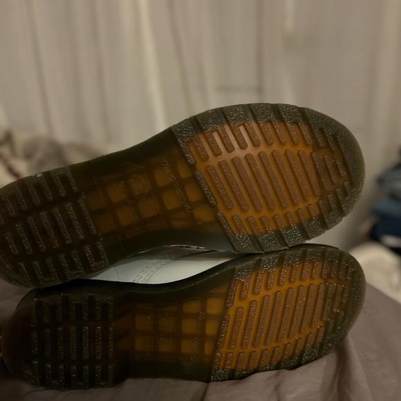 White lace up Dr Marten boots. - Picture 4 of 4